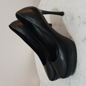 Yves Saint Laurent Women's Black Pumps